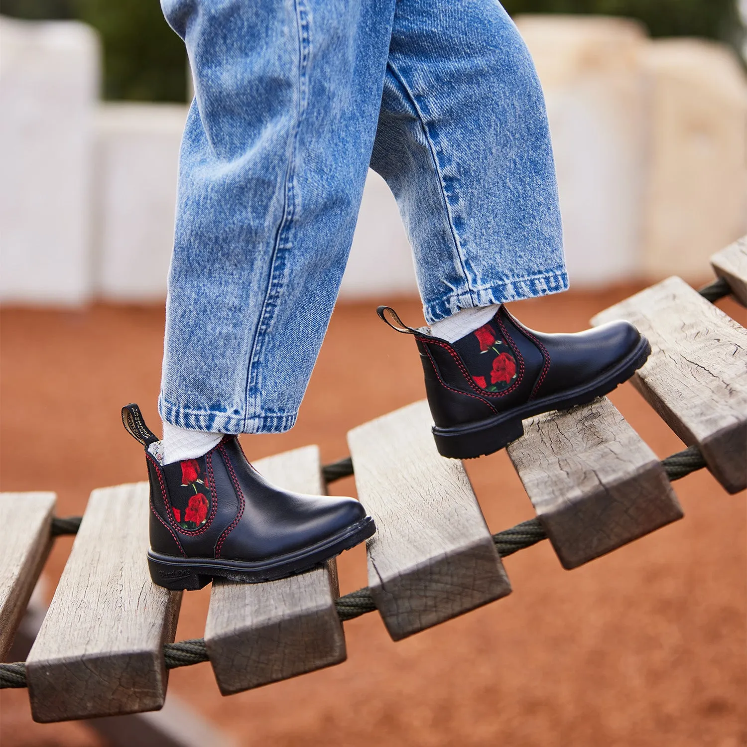 Blundstone 2252 - Kids Black with Red Rose Elastic